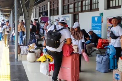 H-7 Lebaran, Stasiun Pasar Senen dan Gambir Dipadati Pemudik Kereta