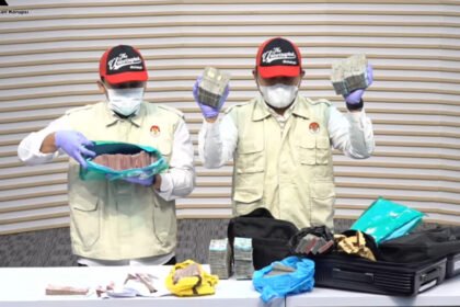 KPK Pamerkan Rp756 Juta Suap Bupati Rejang Lebong, Ditemukan di Kolong TV