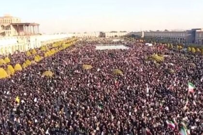 Lautan Massa di Isfahan, Iran Resmi Berkabung 40 Hari atas Wafatnya Ali Khamenei