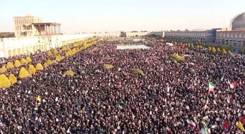 Lautan Massa di Isfahan, Iran Resmi Berkabung 40 Hari atas Wafatnya Ali Khamenei