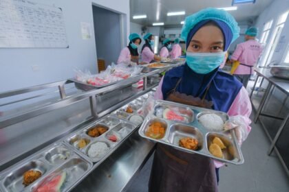 Kata BGN Soal Efisiensi MBG : Mengikuti Kalender Masuk Sekolah, Libur Berarti Berhenti