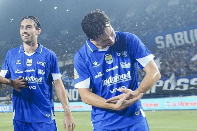 Maung Bandung Hajar Persik Kediri 3-0, Rekor Sempurna di GBLA Terjaga 2 Maung Bandung Hajar Persik Kediri 3-0, Rekor Sempurna di GBLA Terjaga