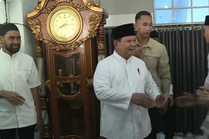 Presiden Prabowo Subianto salat Idulfitri 1447 H bersama warga Aceh Tamiang di Masjid Darussalam.