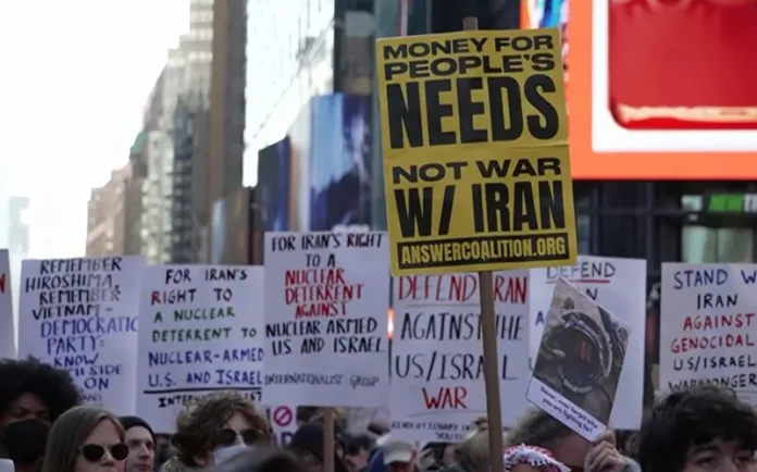 Ratusan Warga New York Protes Serangan AS–Israel ke Iran yang Tewaskan Khamenei