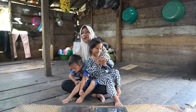 Kisah Merianti di OKI: Dulu Anak Hanya Makan Nasi Garam, Kini Buah dan Susu dari Program MBG 2 Kisah Merianti di OKI: Dulu Anak Hanya Makan Nasi Garam, Kini Buah dan Susu dari Program MBG