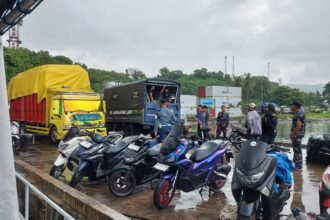 TNI AL Gagalkan Penyelundupan 70 Ribu Rokok Ilegal di Pelabuhan Lembar