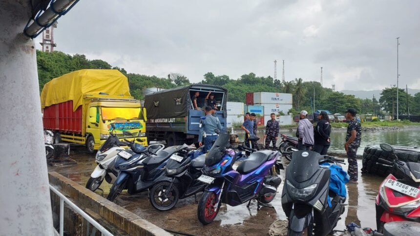 TNI AL Gagalkan Penyelundupan 70 Ribu Rokok Ilegal di Pelabuhan Lembar