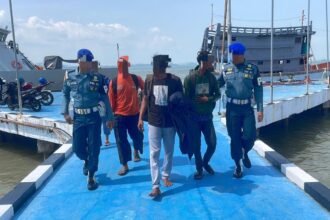 TNI AL Gagalkan Penyelundupan Rokok Tanpa Cukai dan Barang Bekas di Perairan Pulau Sanglar