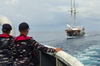 TNI AL Evakuasi Cepat Kapal Pesiar KLM Sanya Pacific High yang Rusak Propeller di Raja Ampat