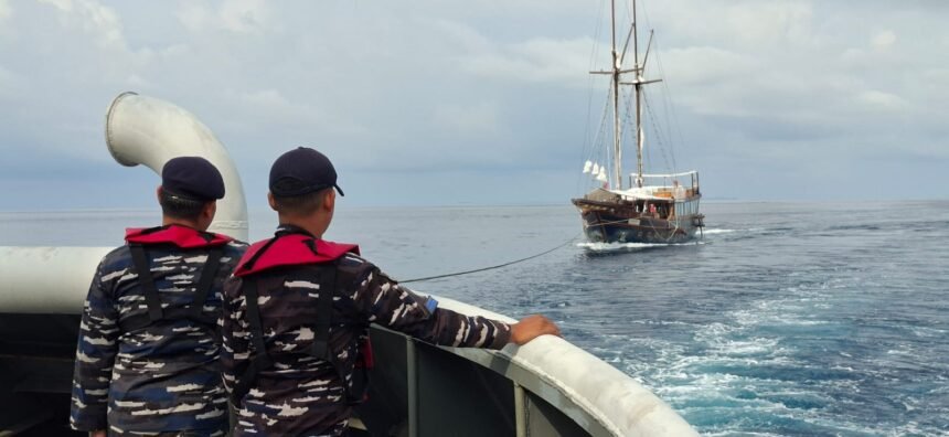 TNI AL Evakuasi Cepat Kapal Pesiar KLM Sanya Pacific High yang Rusak Propeller di Raja Ampat