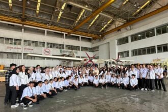 Menaker Yassierli Cek Magang PTDI, 134 Peserta Terjun ke Industri Dirgantara