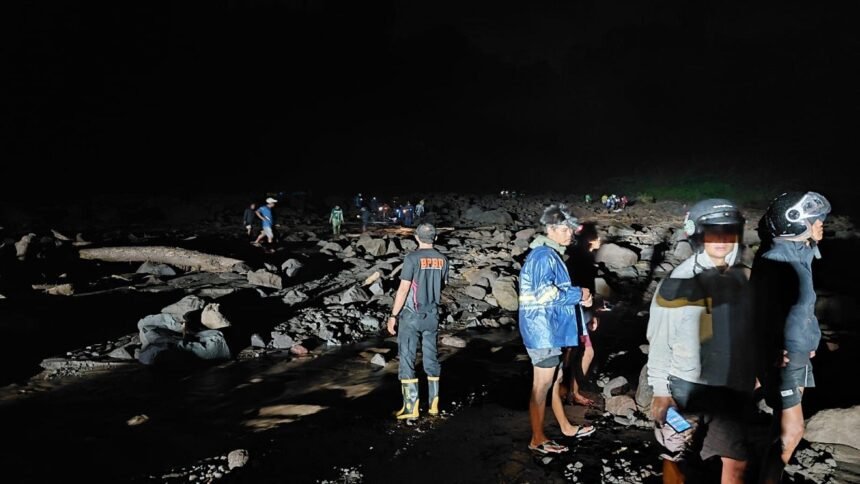 Tim SAR Gabungan Kerahkan Alat Berat, Cari Dua Korban Hilang Banjir Lahar Merapi (Dok BNPB)