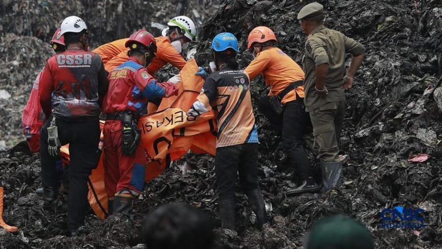 Terkini Korban Longsor Sampah TPST Bantar Gebang : 5 Orang Tewas, 4 Hilang dan 4 Selamat