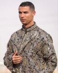 Gaya "Local Pride" ala CR7: Pakai Jubah Mirip Batik, Cristiano Ronaldo Ucapkan Selamat Idulfitri