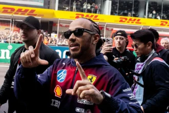 Lewis Hamilton Is Back! Rahasia Transformasi Sang Legenda di Musim ke-20 Karirnya di F1