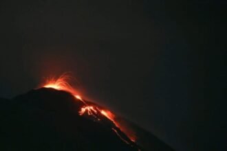 Gunung Ile Lewotolok di NTT Erupsi Malam Ini, Warga Diminta Jauhi Radius 2 Km