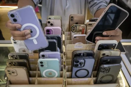 Gengsi Mudik di Ujung Jari: Jasa Sewa iPhone Laris Manis, Tarif Mulai 35 Ribuan