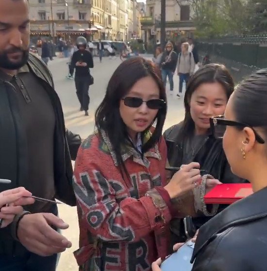 Dituduh Arogan, Ini Fakta Sebenarnya di Balik Video Jennie BLACKPINK Tegur Paparazzi