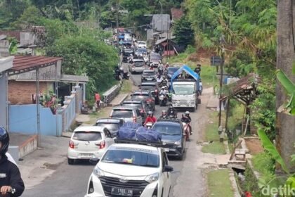 Cibadak-Cikidang Sukabumi Jadi Jalur 'Neraka', Pemudik Tertahan 14 Jam Tanpa Kepastian