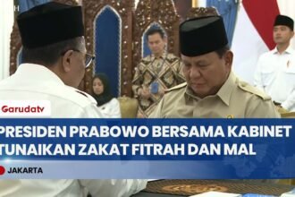PRESIDEN & MENTERI KABINET BAYAR ZAKAT DI ISTANA! Langsung Sidang Bahas Nasib Mudik & Harga Pangan!