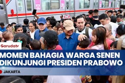 Presiden Prabowo Blusukan ke Bantaran Rel Senen, Ibu-ibu Bahagia Anaknya Dicium Presiden!