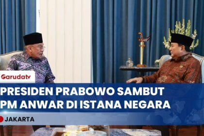 PERSAHABATAN ELIT! Presiden Prabowo Sambut Hangat PM Anwar Ibrahim di Istana Merdeka