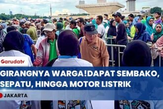 Pesta Rakyat Monas Pecah! Presiden Prabowo Bagi-Bagi Sembako, Makan Gratis & Motor Listrik!