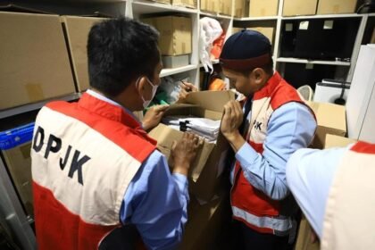 OJK Geledah Mirae Asset Terkait Skandal Saham BEBS, Disebut Cuan Rp14,5 Triliun