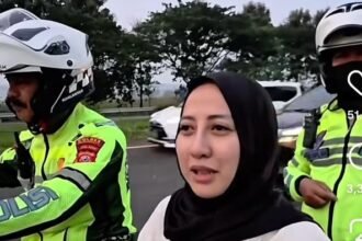 Istri Tertinggal di Rest Area, Endingnya Bonceng Moge Polisi Nyamperin Mobil Suami
