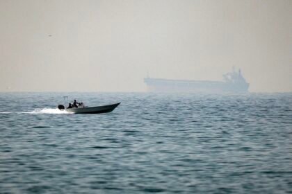 Kapal Tug Boat Musaffah 2 Meledak, Tiga Pelaut WNI Hilang di Perairan Selat Hormuz