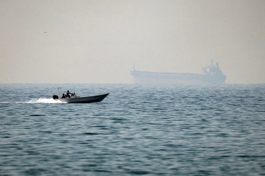 Kapal Tug Boat Musaffah 2 Meledak, Tiga Pelaut WNI Hilang di Perairan Selat Hormuz