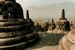 Mengenal Lebih Dalam Candi Borobudur: 4 Fakta yang Tersembunyi di Balik Kemegahannya