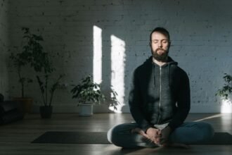 Mindfulness di Tengah Keadaan yang Menekan: Cara Melakukan dan Manfaatnya