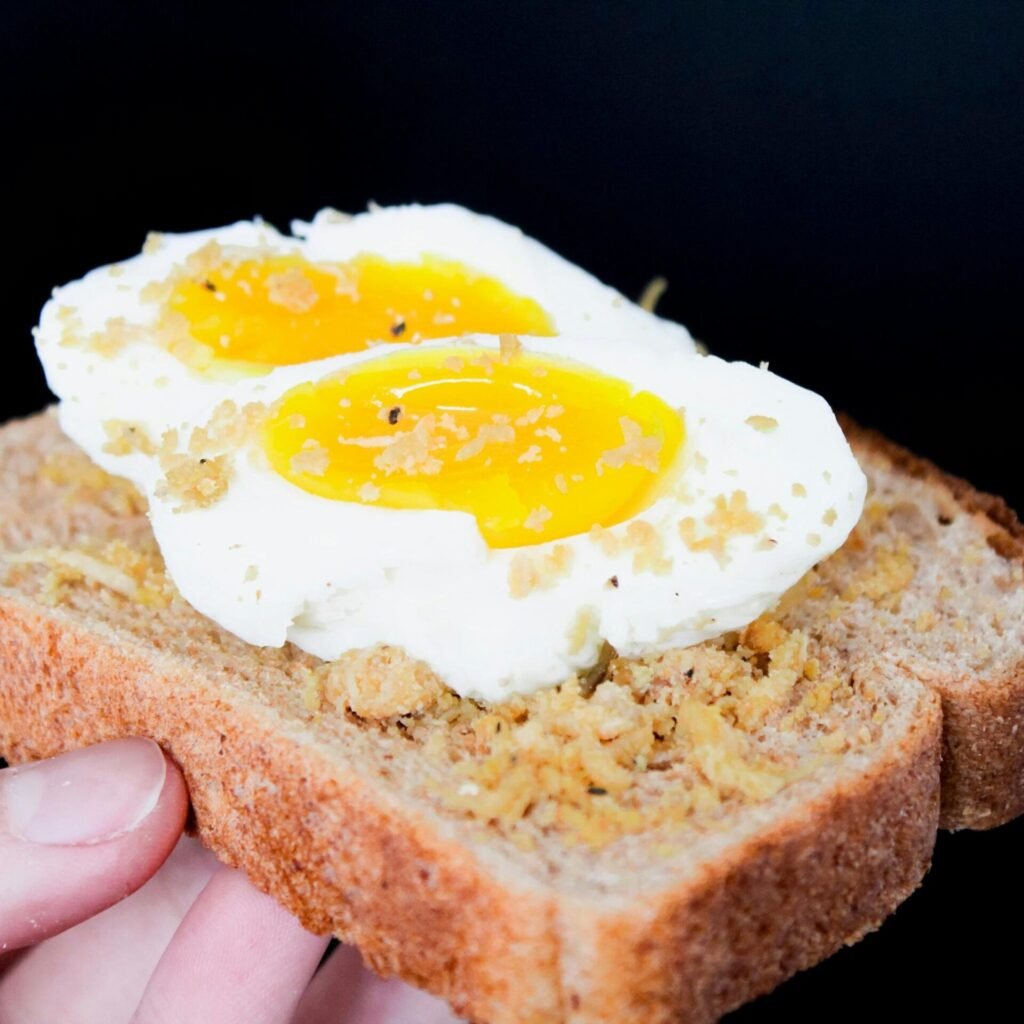 Bosan Telur Goreng Biasa? Coba 6 Teknik Memasak Telur Ini di Rumah 5 Ilustrasi telur yang dimasak dengan teknik over easy