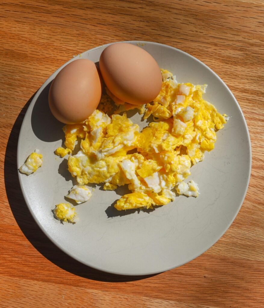 Bosan Telur Goreng Biasa? Coba 6 Teknik Memasak Telur Ini di Rumah 4 Ilustrasi telur yang dimasak dengan teknik orak-arik