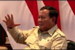 Prabowo Subianto ungkap kebiasaan bangun dini hari demi memantau isu global secara real time.