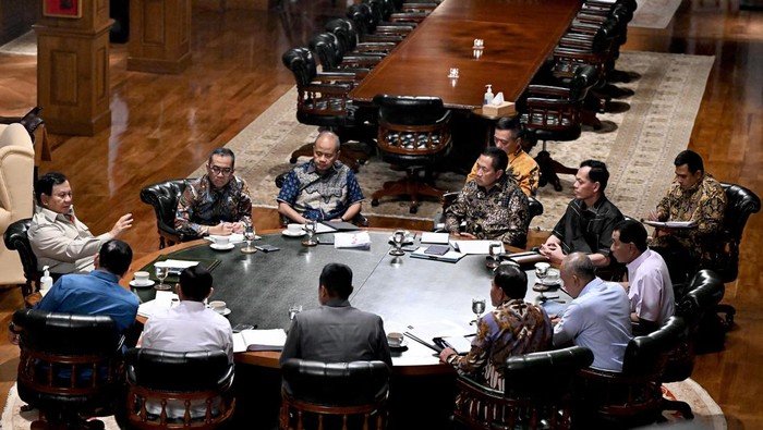 Maraton Rapat di Hambalang: Presiden Prabowo Gaspol Isu Pendidikan, Geopolitik, hingga Arus Mudik