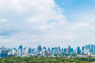 Prakiraan cuaca Jakarta 9 Maret 2026 menurut BMKG menunjukkan dominasi cuaca cerah dari pagi hingga malam dengan potensi hujan ringan di Jakarta Selatan.