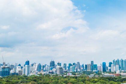 Prakiraan cuaca Jakarta 9 Maret 2026 menurut BMKG menunjukkan dominasi cuaca cerah dari pagi hingga malam dengan potensi hujan ringan di Jakarta Selatan.