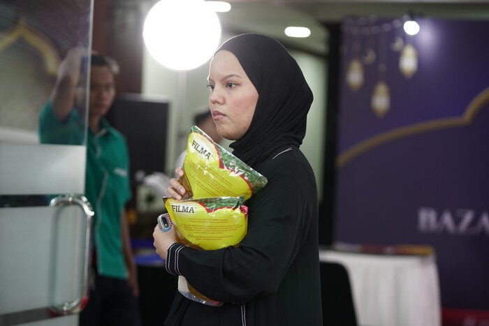 Garuda TV dan Sinar Mas Gelar Bazar Ramadan: 3.000 Liter Minyak Subsidi dan Penyerahan 1.000 Mushaf Al-Qur’an 4 Garuda TV dan Sinar Mas Gelar Bazar Ramadan: 3.000 Liter Minyak Subsidi dan Penyerahan 1.000 Mushaf Al-Qur’an