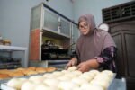 Program MBG Ramadan mendongkrak produksi roti rumahan di Mesuji Makmur hingga ribuan piece per hari.