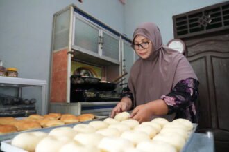 Program MBG Ramadan mendongkrak produksi roti rumahan di Mesuji Makmur hingga ribuan piece per hari.
