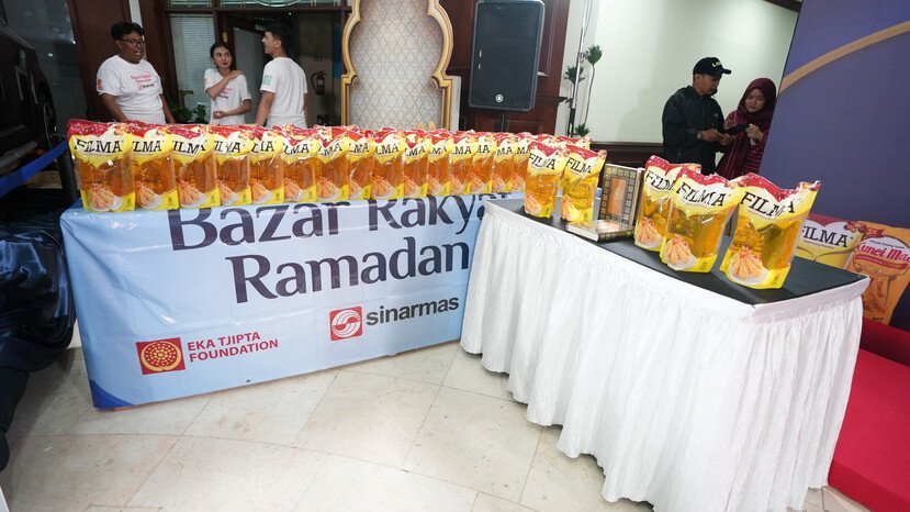 Garuda TV dan Sinar Mas Gelar Bazar Ramadan: 3.000 Liter Minyak Subsidi dan Penyerahan 1.000 Mushaf Al-Qur’an 2 Garuda TV dan Sinar Mas Gelar Bazar Ramadan: 3.000 Liter Minyak Subsidi dan Penyerahan 1.000 Mushaf Al-Qur’an