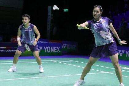 Apriyani Rahayu dan Lanny Tria Mayasari memastikan tiket perempat final China Masters 2026 setelah mengalahkan pasangan China dalam laga tiga gim yang berlangsung sengit.