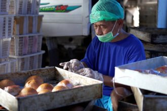 Program Makan Bergizi Gratis di Sukoharjo mendorong pertumbuhan usaha roti rumahan sekaligus membuka peluang kerja baru bagi warga sekitar.