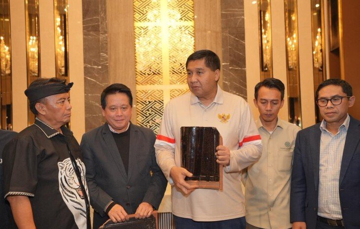 Lonjakan permintaan genteng akibat program gentengisasi mendorong omzet pengrajin di Majalengka meningkat dengan dukungan pembiayaan KUR BRI.