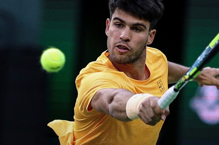 Carlos Alcaraz bangkit dari ketertinggalan untuk mengalahkan Arthur Rinderknech dan memastikan langkah ke babak 16 besar BNP Paribas Open 2026 di Indian Wells.