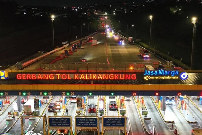 Arus mudik Lebaran 2026 mulai menunjukkan peningkatan signifikan di Gerbang Tol Kalikangkung Semarang sejak H-6 Lebaran.