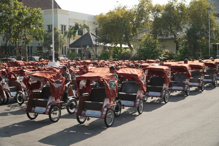 Bantuan Becak Listrik Presiden Prabowo Ringankan Beban Tukang Becak Lansia di Ngawi 2 Bantuan Becak Listrik Presiden Prabowo Ringankan Beban Tukang Becak Lansia di Ngawi
