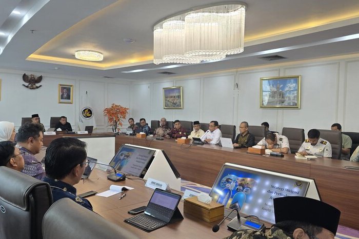 Imbas Konflik Timur Tengah, Kemenhaj dan Lintas Kementerian Sepakati 10 Langkah Mitigasi Bagi Jemaah 2 Imbas Konflik Timur Tengah, Kemenhaj dan Lintas Kementerian Sepakati 10 Langkah Mitigasi Bagi Jemaah